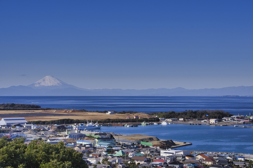 館山の街並みと富士山