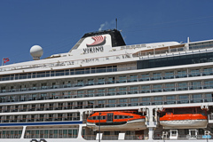 新港ふ頭に初寄港