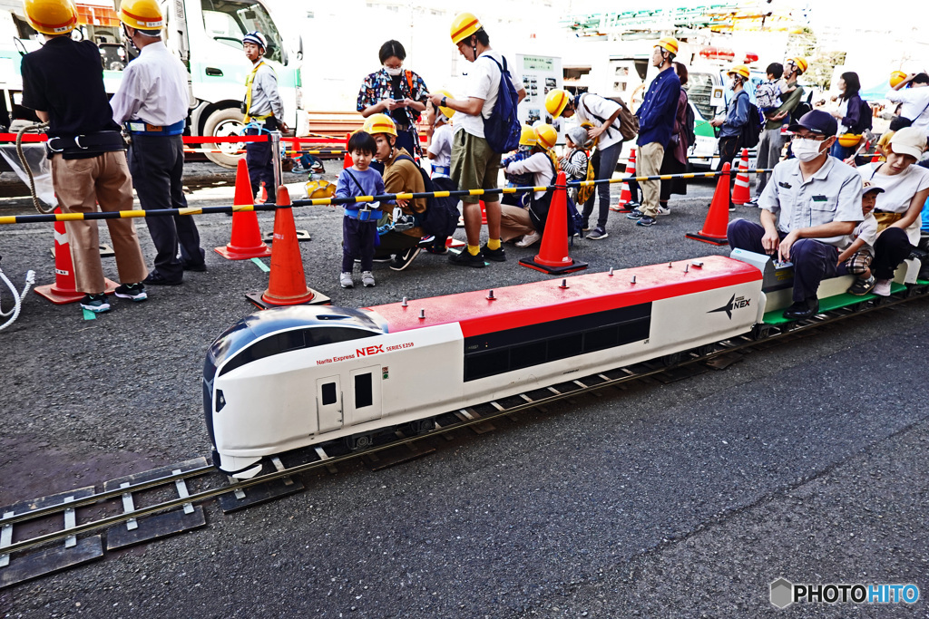   JR東日本根岸線開通50周年記念 【磯子駅にて】