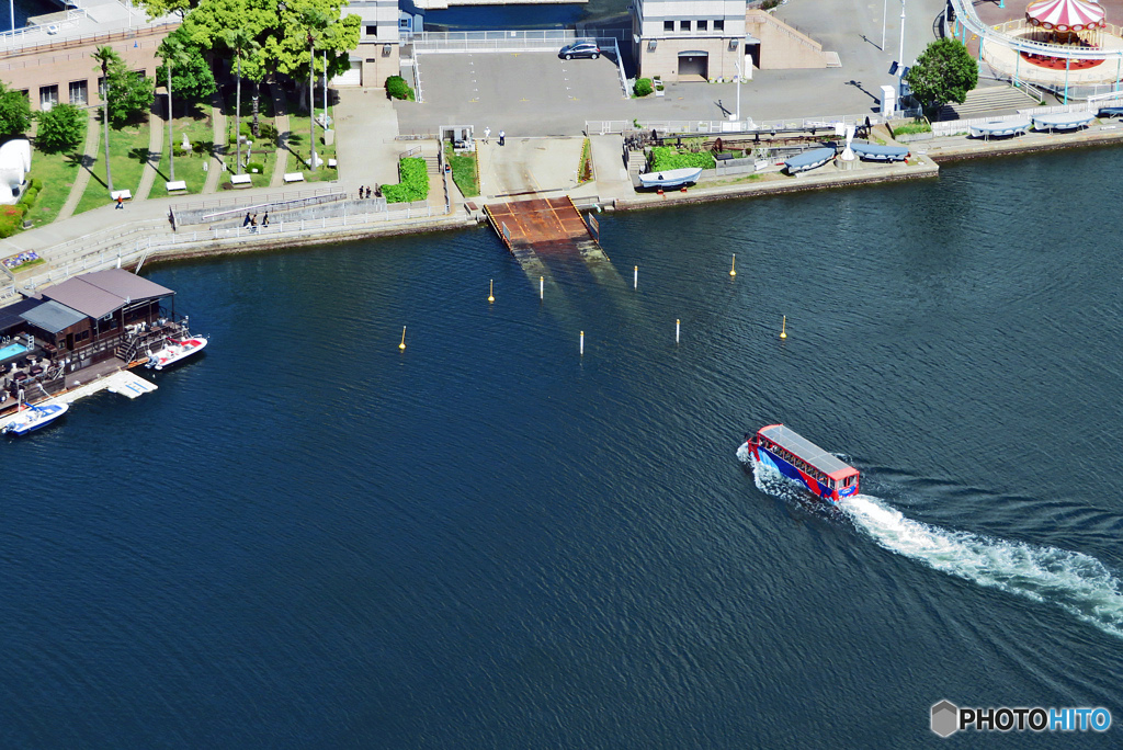水陸両用車上陸する車