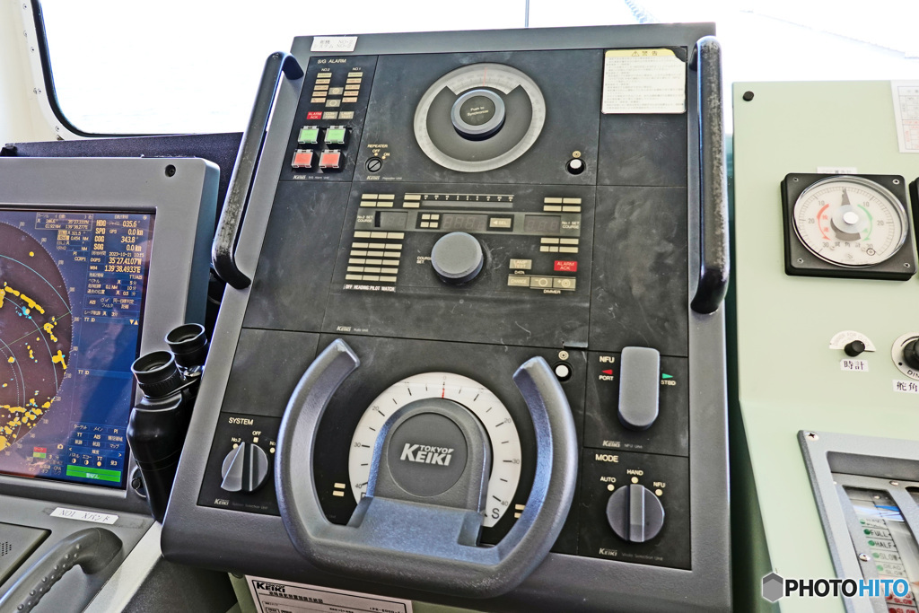 エトピリカ号操舵室