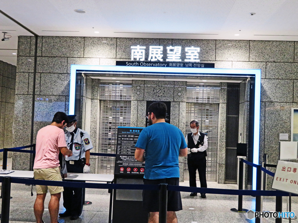 エレべ－タ－入り口