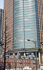 新旧ビルの組み合わせた感じ