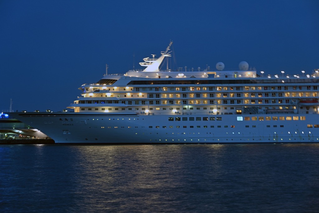 横浜新風景・・『HOPE』「希望」のライトアップ　　　　飛鳥3