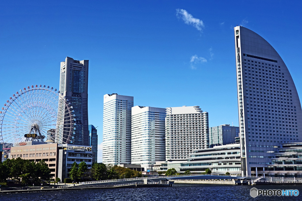 ハマのビル風景