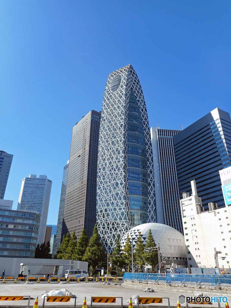 快晴の新宿駅