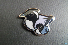 私のコレクション　野鳥バッジ　「カンムリウミスズ」