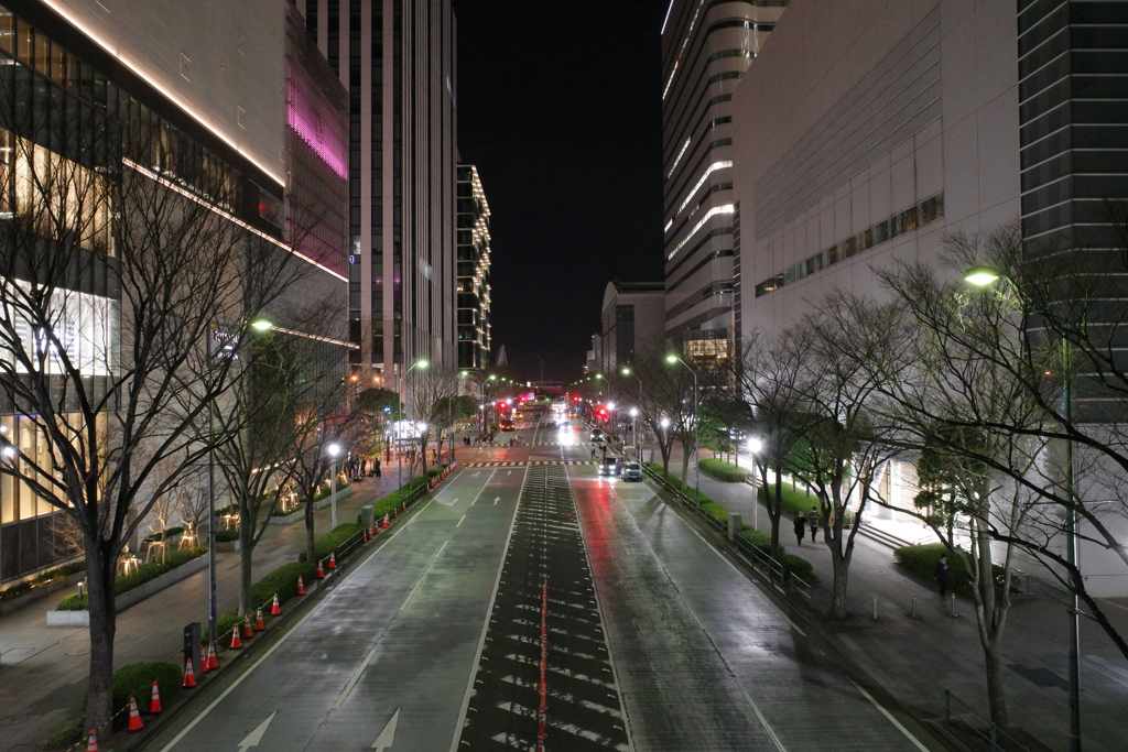 夜のオフィス街