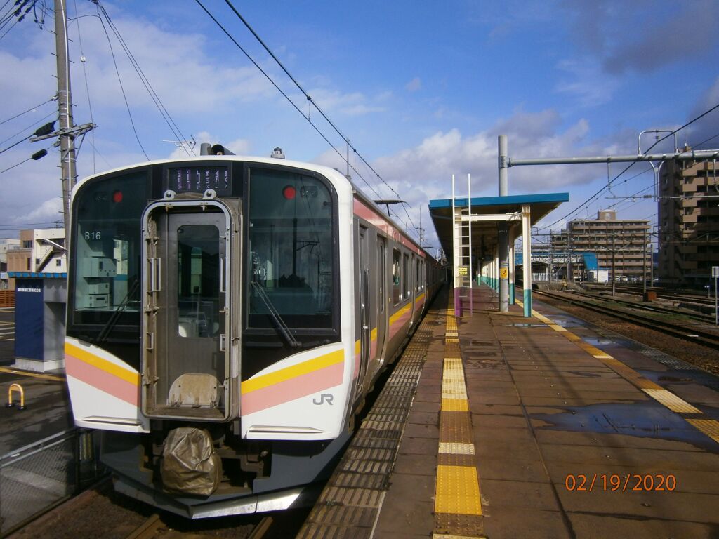 吉田行き　弥彦線　東三条駅0番線