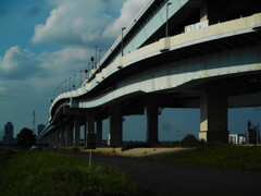 河川敷から高速道路