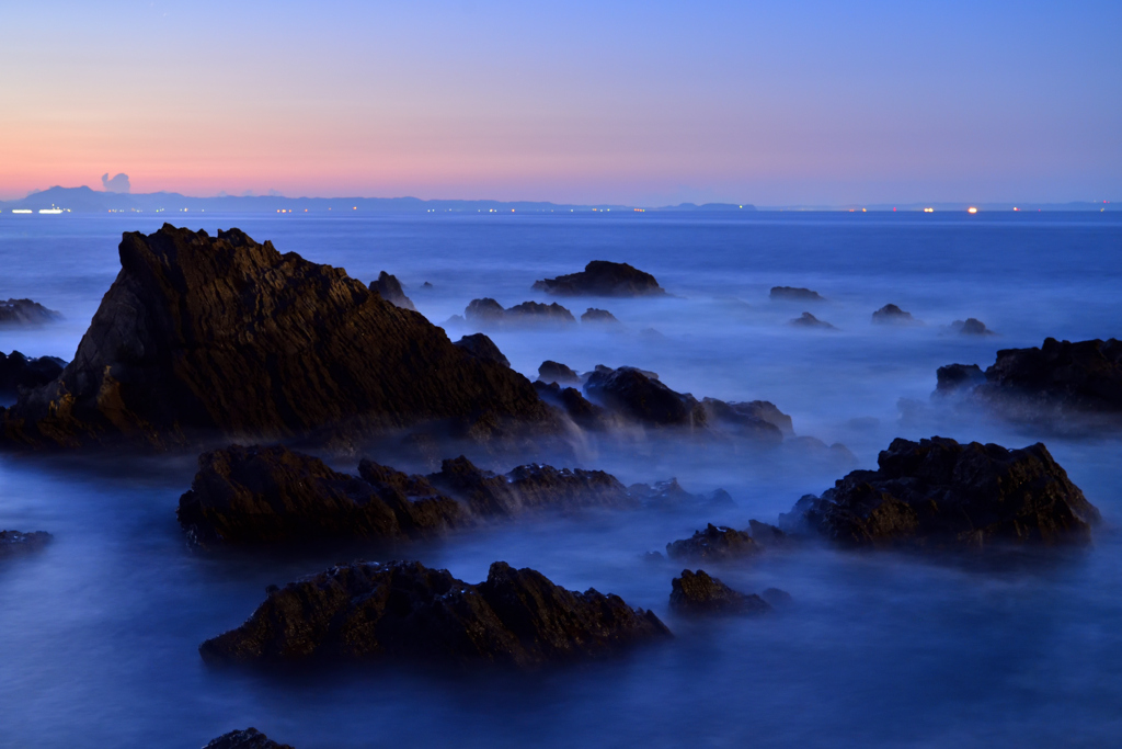 夜明けの岩波