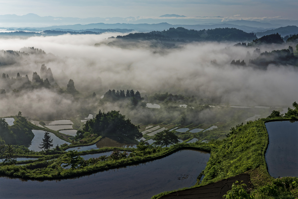 山霧はれて