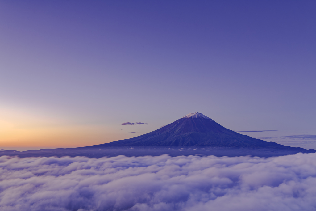 天上の山