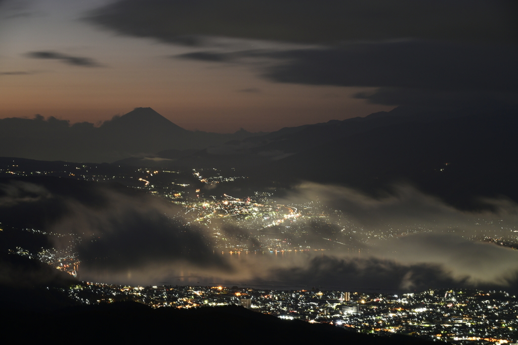 夜明けの街灯り