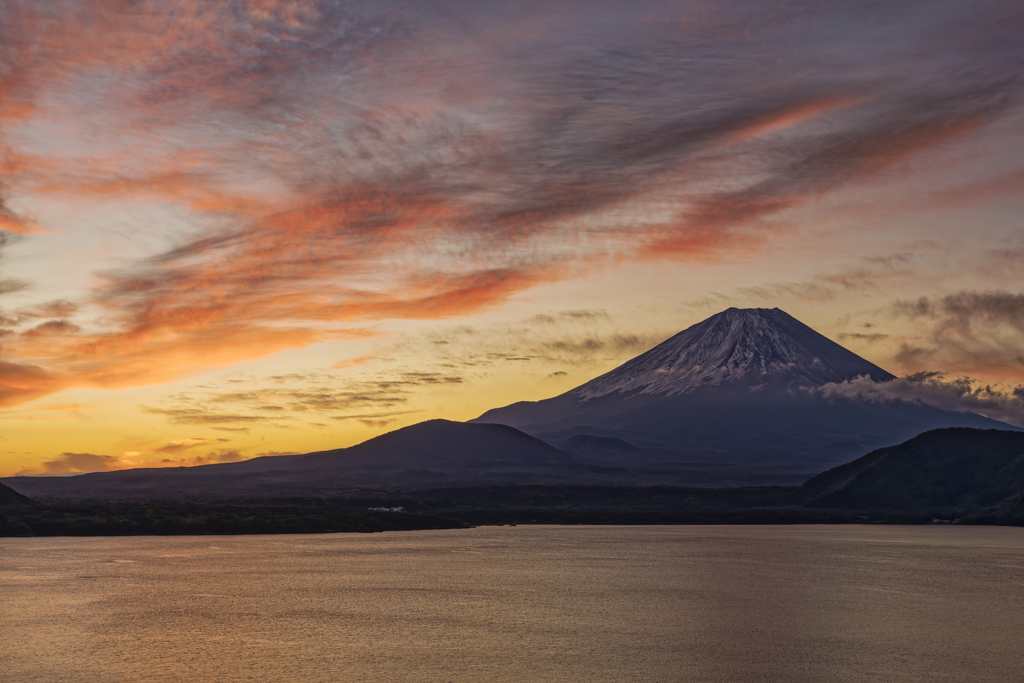 富士雲焼けて