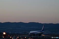 夕暮れ出発前の飛行機