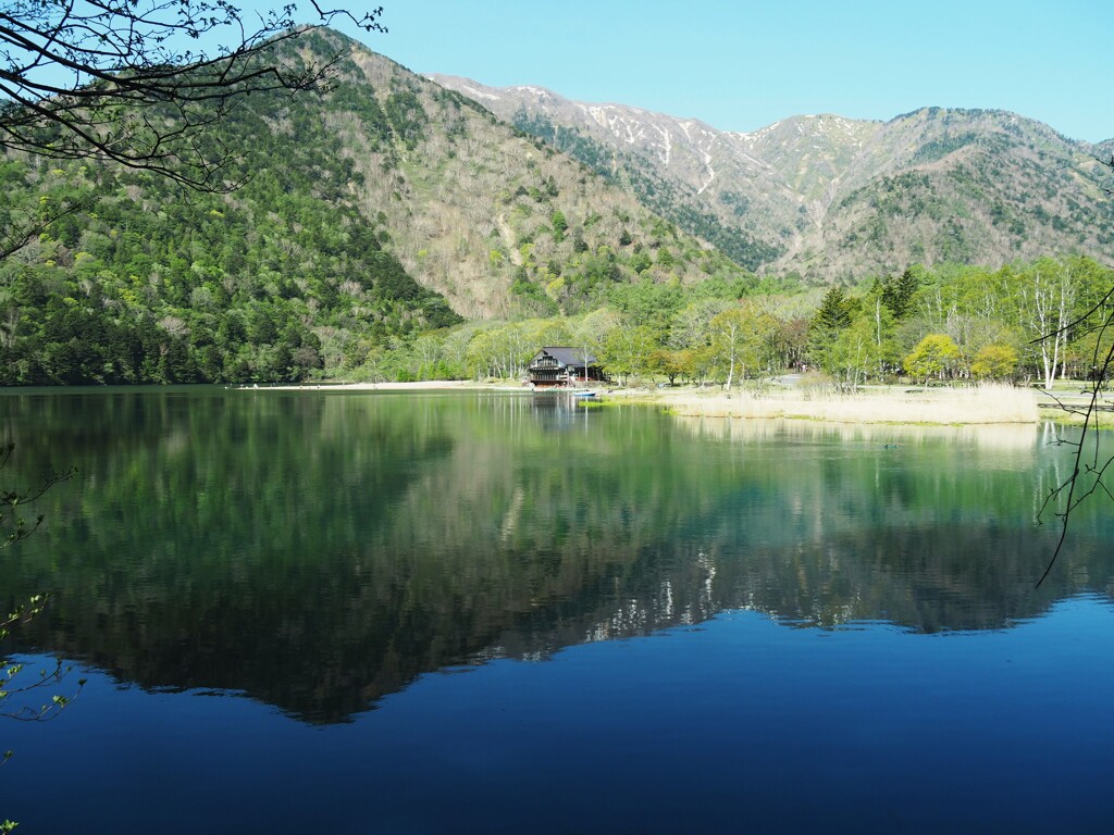 森と湖に抱かれて