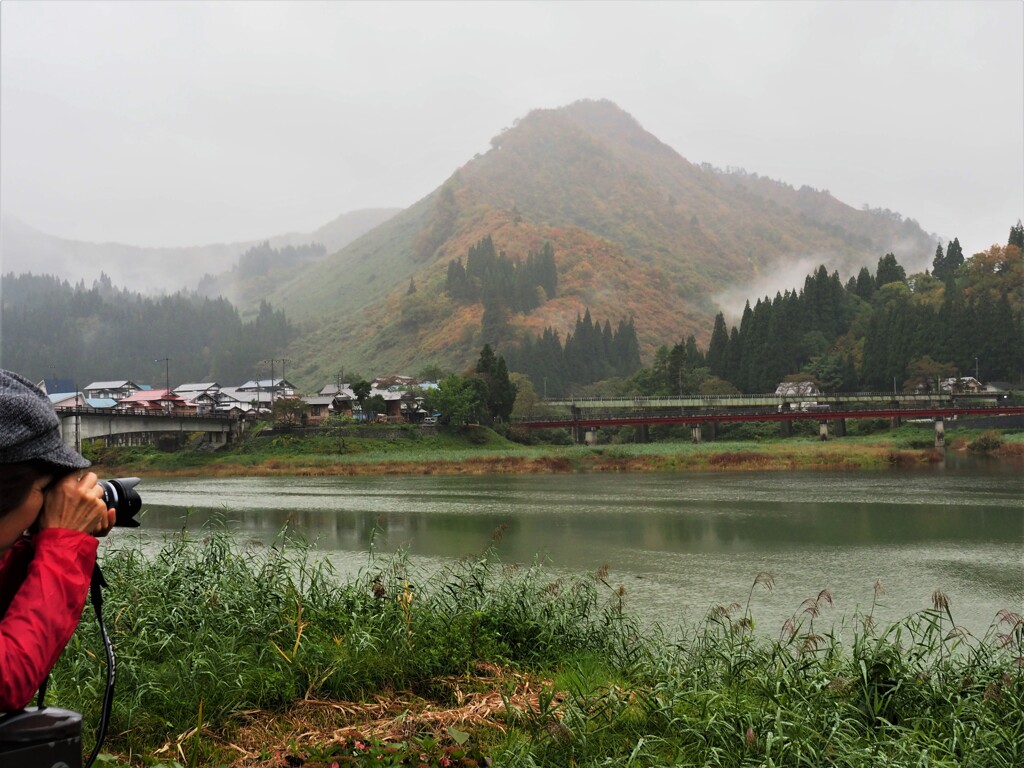 霧に包まれる村