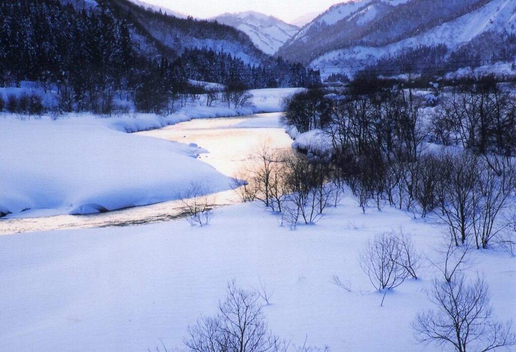 雪国の夕暮れ