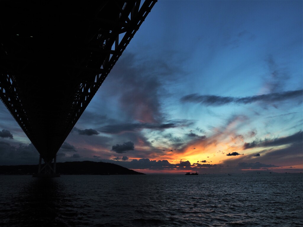 花の島・淡路島を望む