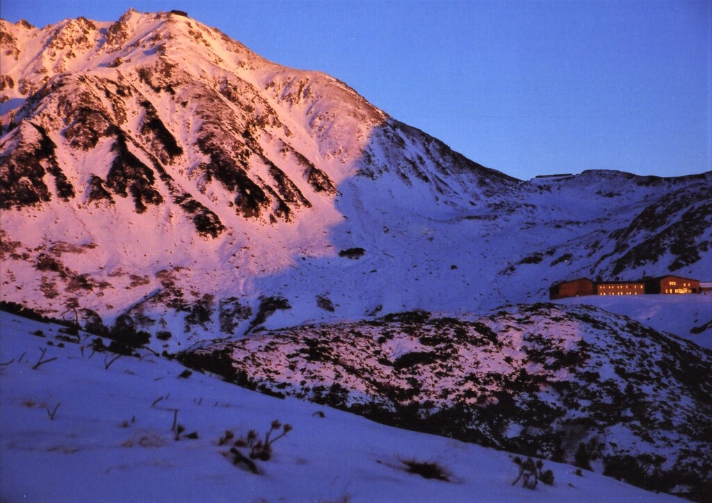 夕日を浴びる立山連峰