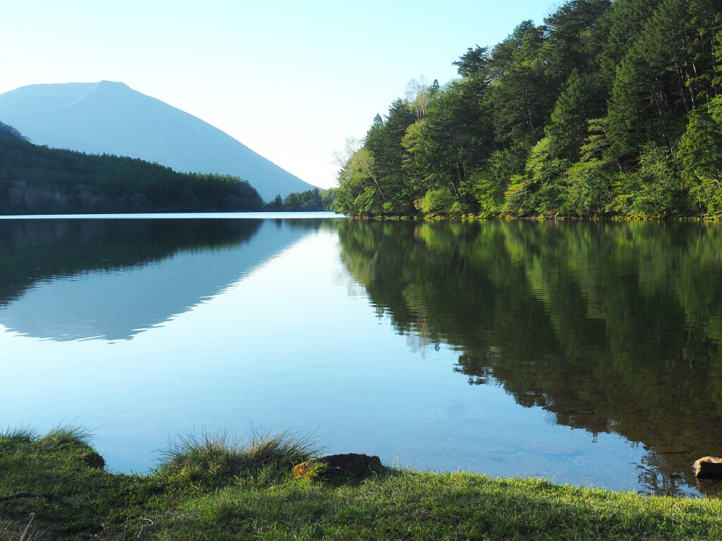 早朝の湯の湖