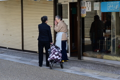 立ち話し
