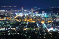黄金山から広島駅を望む