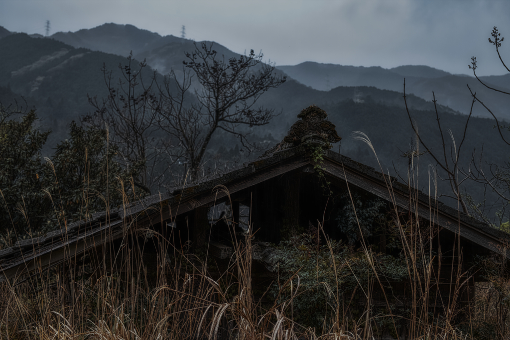 2023-雨の廃屋