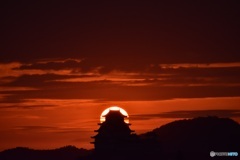 夕日の中の城