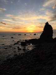 奇岩と夕陽
