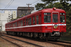 遠く離れても色褪せない老舗の赤