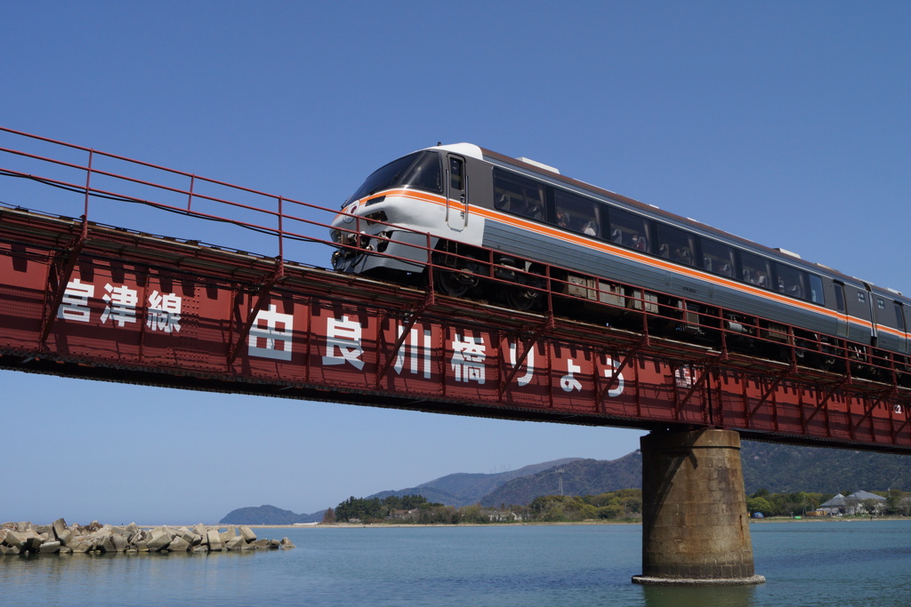 由良川橋梁を渡るKTR8500