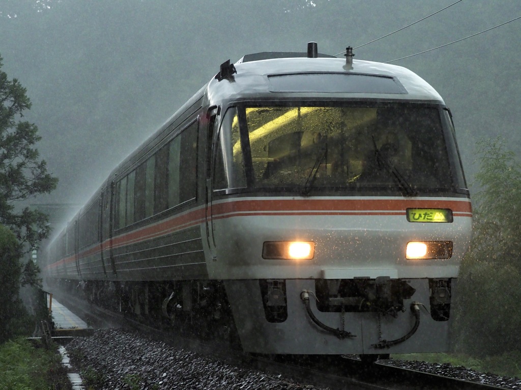 ゲリラ雷雨を突き進め