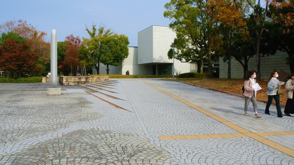 岐阜県美術館にて