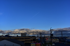 雨上がりの飛行機雲1