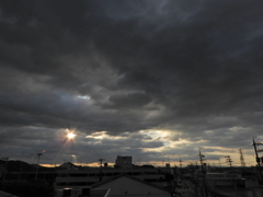 今日もすっきりしない天気です。