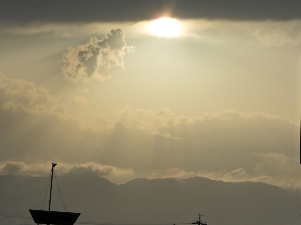 雨上がりの西の空