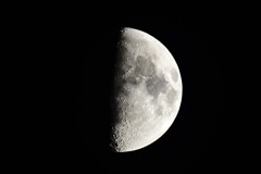 上弦の月！　10/30　17：35ころ