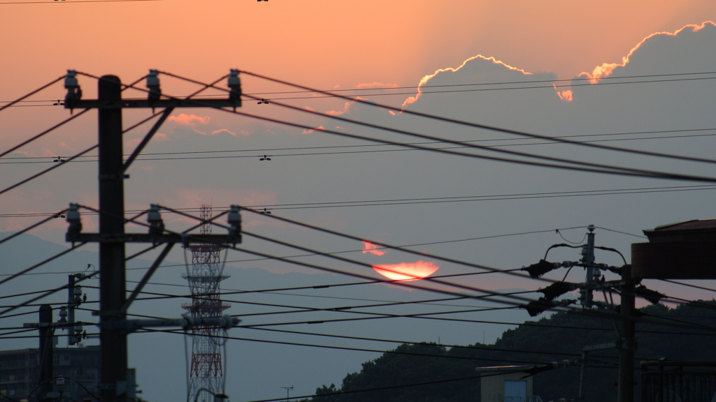 微妙な夕陽でした。　2021.06.09