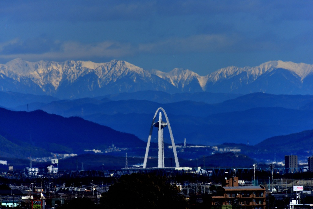 ツインタワーと山々！　