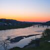 越後川口　夕刻の信濃川を望む