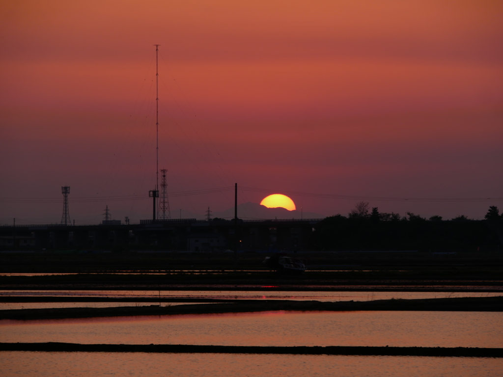 田植え前の夕景