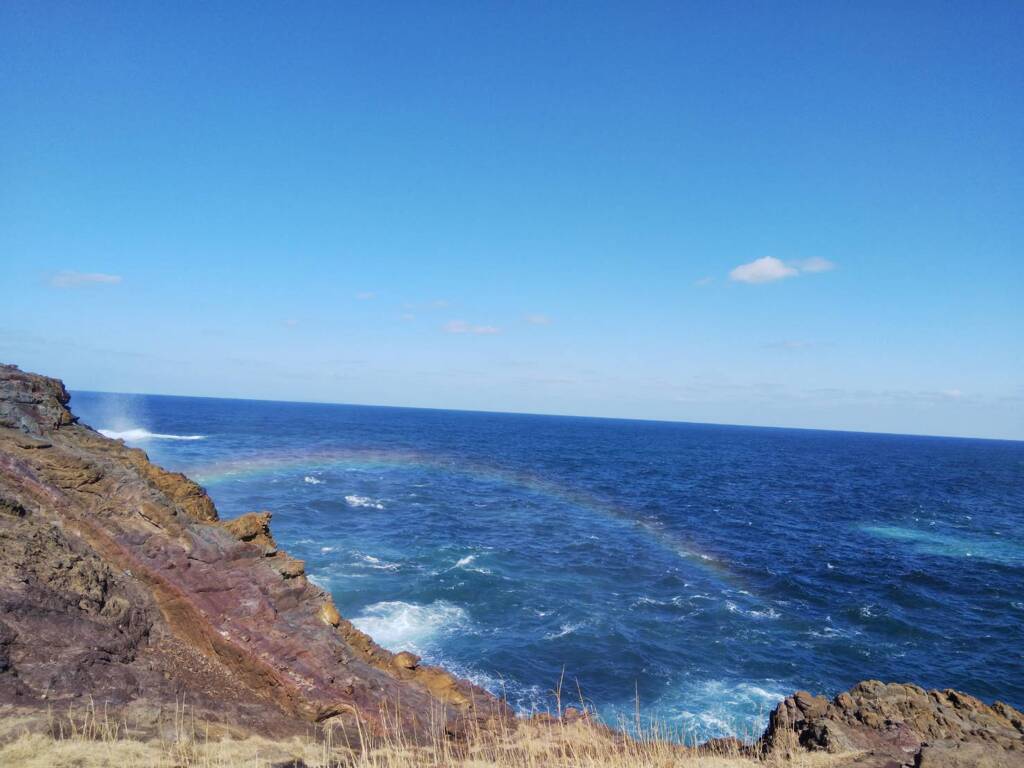 日本海と虹