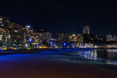 温泉街の夜景