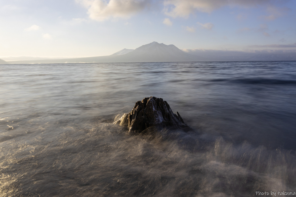 荒れる湖面