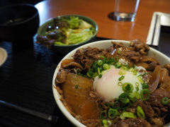 牛スジ温玉丼