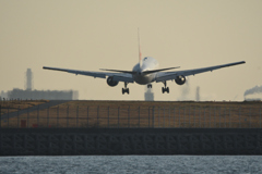 城南島海浜公園 JAL B-767 B滑走路着陸