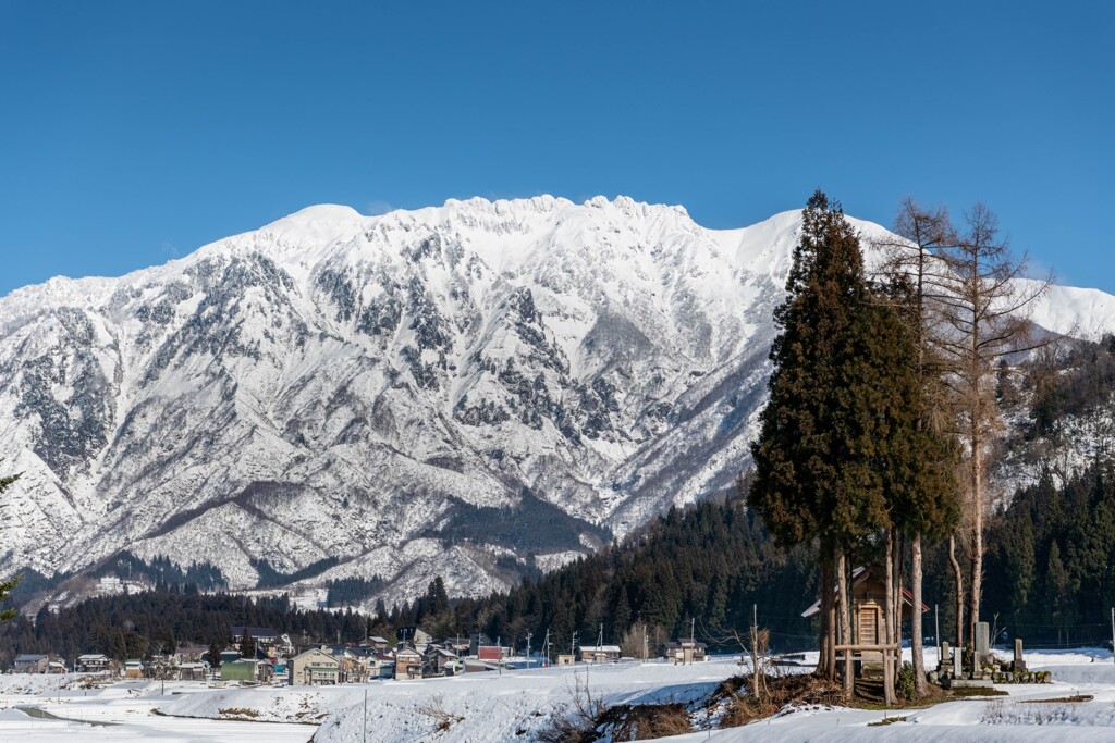 霊峰　八海山　麓より