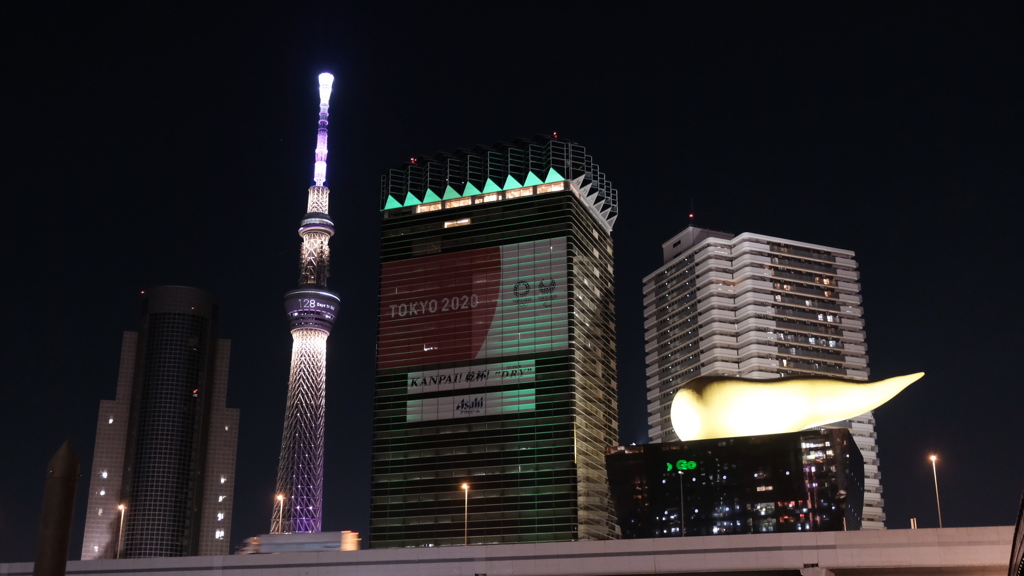 そびえ立つ